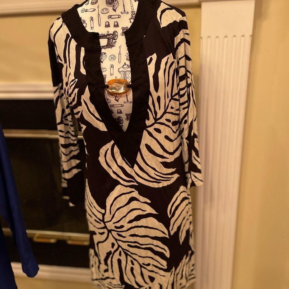 BRAND NEW—COVER UP BLACK/WHITE SZ S